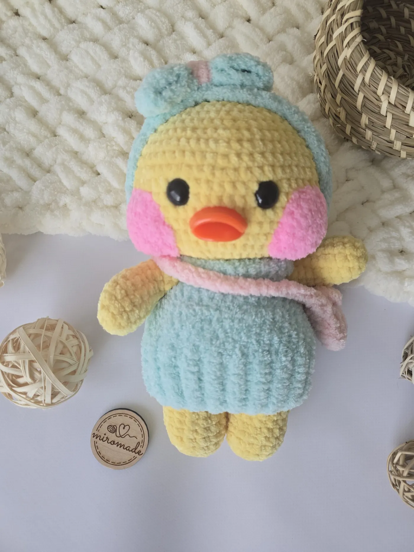 Amigurumi Ente (Gelb) – Handgefertigtes Plüschtier