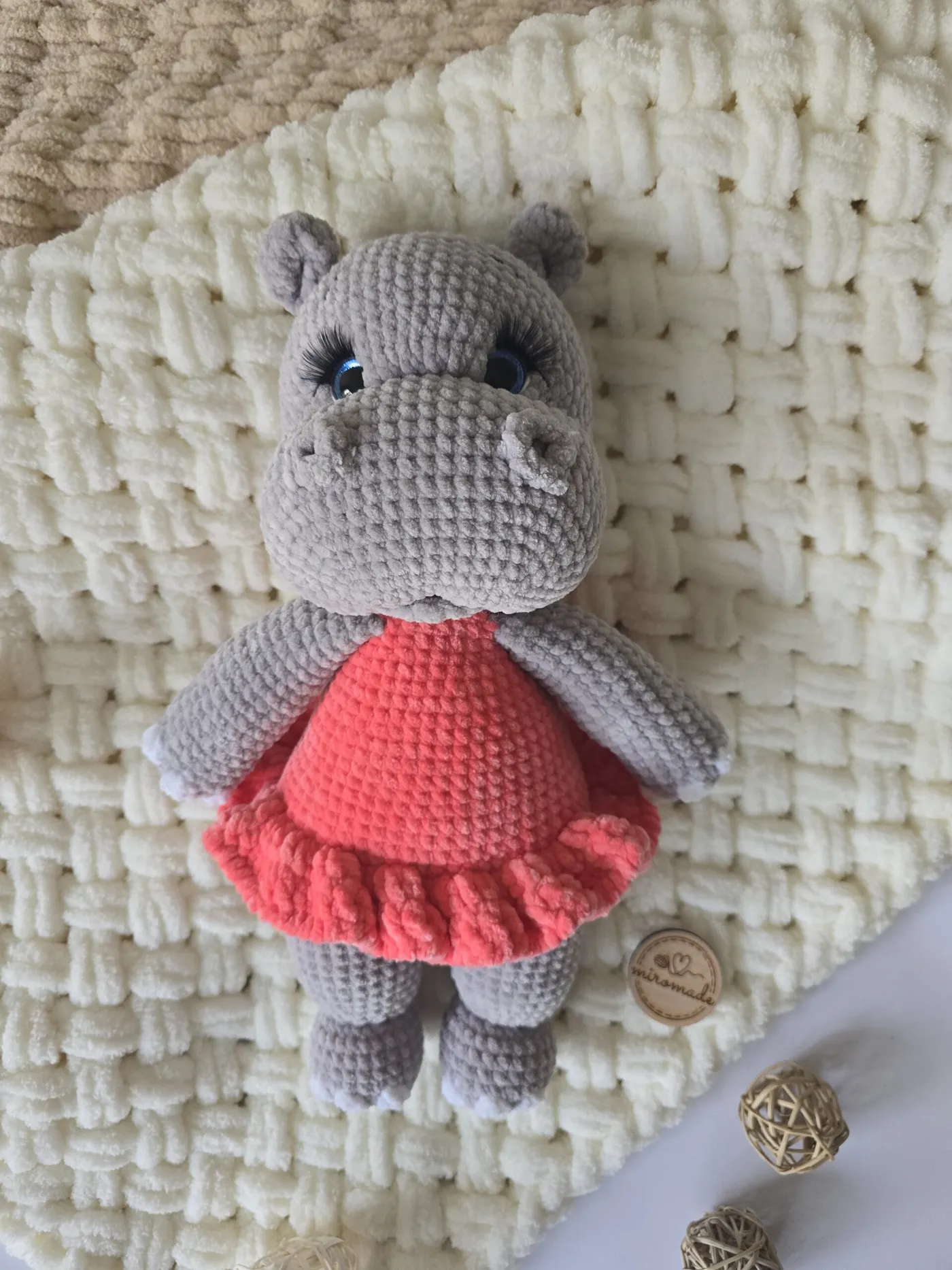 Amigurumi Nilpferd im Kleid – Handgefertigtes Plüschtier | Handmade