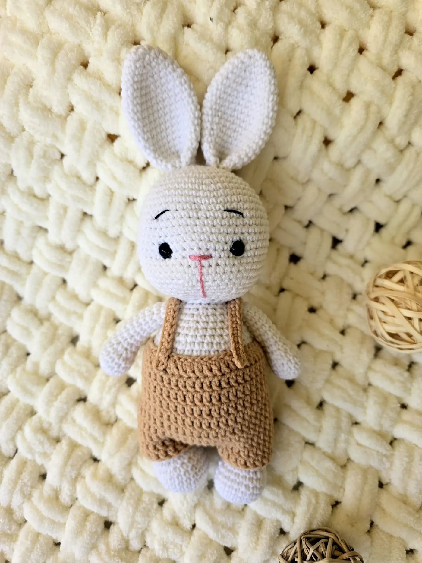 Gehäkelter Hase Stofftier: Handgefertigtes Amigurumi Kaninchen