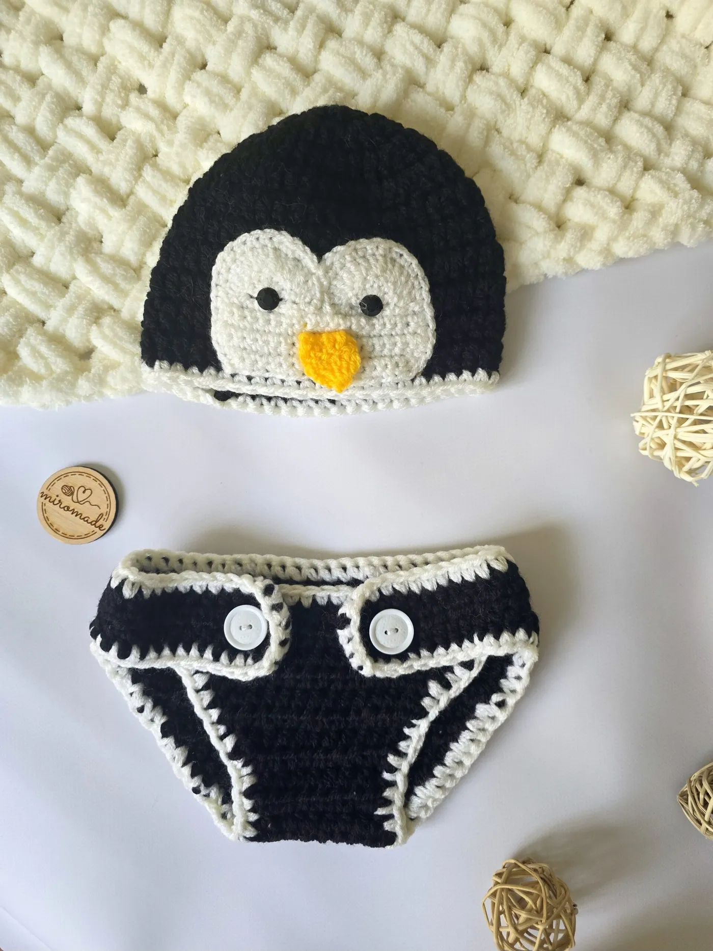 Gehäkeltes Baby-Set Handgemacht – Pinguin Mütze & Unterhose