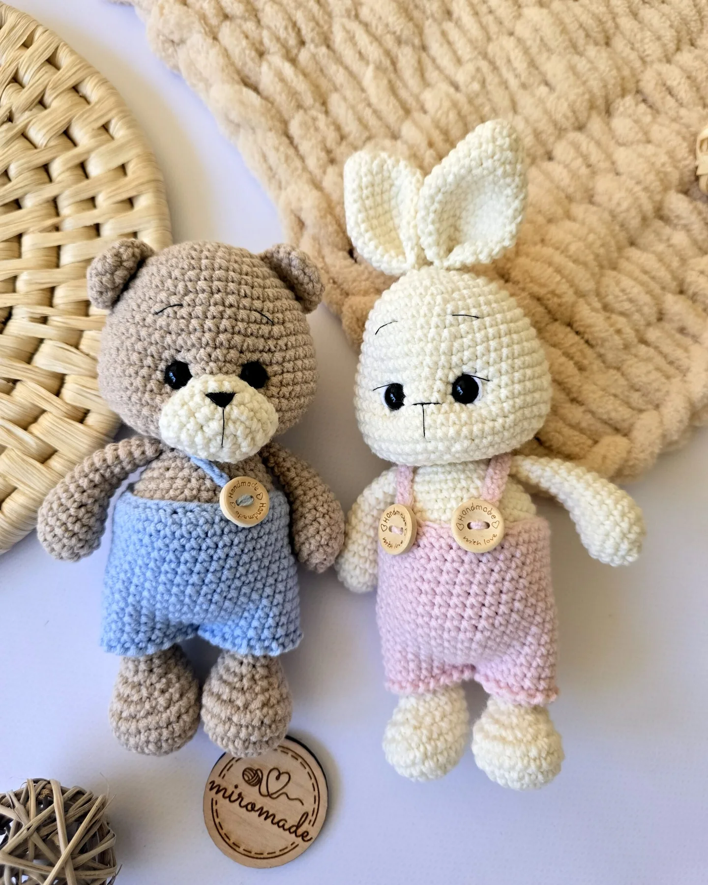 Gehäkelter Teddybär und Hase — handgemachte Amigurumi von MiroMade